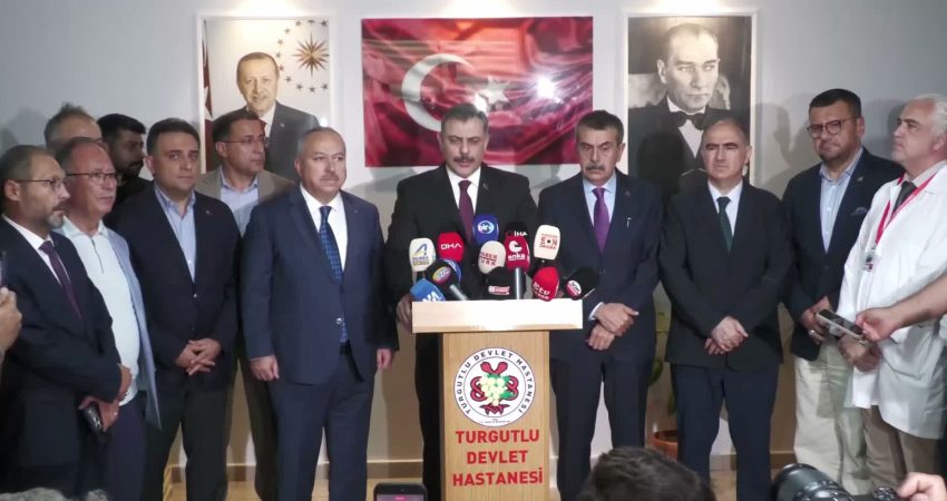Manisa’da okul önünde silahlı saldırı… İçişleri Bakanı Çiftçi ve Milli Eğitim Bakanı Tekin, yaralı öğrencileri ziyaret etti İçişleri Bakanı Mustafa Çiftçi ile Milli Eğitim Bakanı Yusuf Tekin,