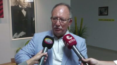 Saadet Partisi Antalya Milletvekili Şerafettin Kılıç, Manisa'nın Turgutlu ilçesinde lise