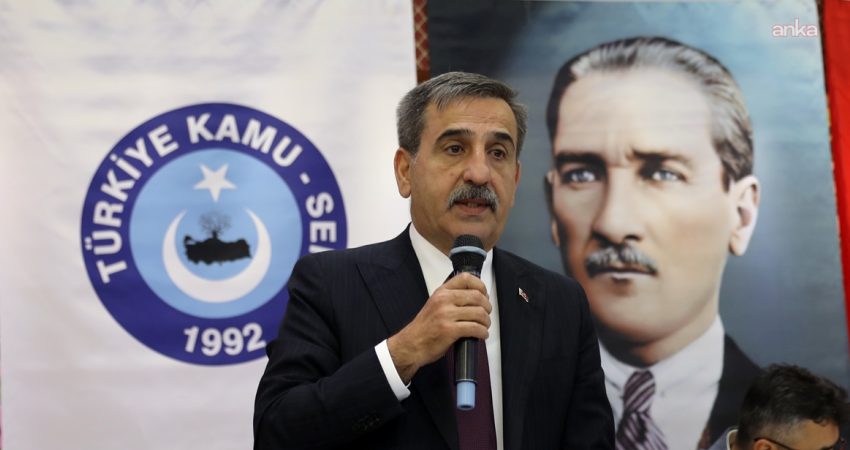 Türkiye Kamu-Sen Genel Başkanı Önder Kahveci, Manisa’nın Turgutlu ilçesinde okul yakınında