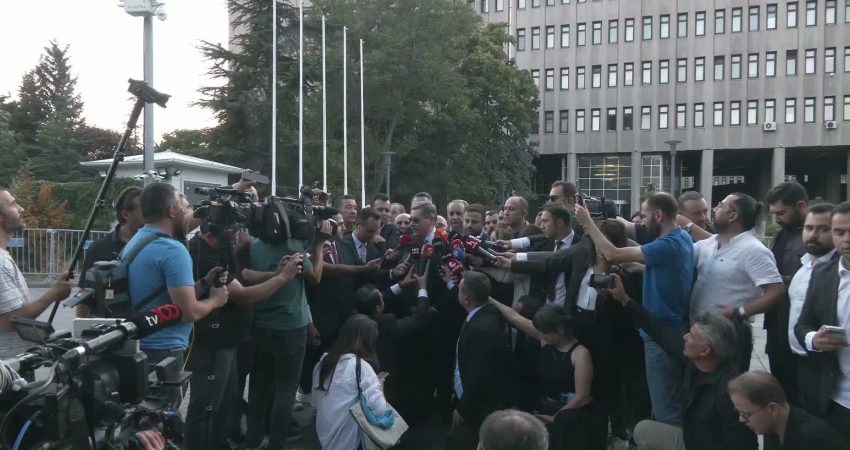 Eski Ankara Büyükşehir Belediye Başkanı İbrahim Melih Gökçek, "ailesinin Almanya’da