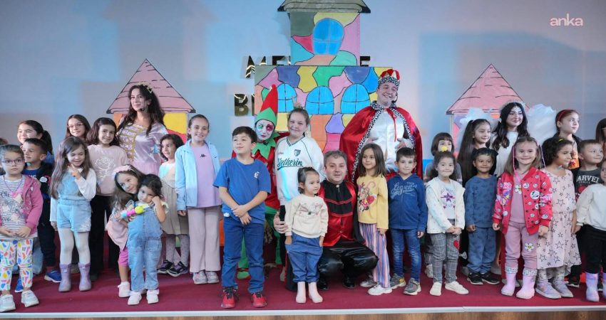 Menteşe’de düzenlenen şenlikte çocuklar “sanatla ve eğlenceyle” buluştu 33. Uluslararası Muğla Kültür ve Sanat Şenliği’nin üçüncü gününde, çocuklar