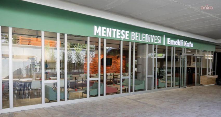 Menteşe Belediyesi tarafından Kent Meydanı’nda yaşama geçirilen Emekli Kafe, emeklilere