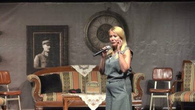 Merkezefendi Belediyesi Alzheimer Yaşam Merkezi’ndeki vatandaşların sahne aldığı "Eve Gidelim"