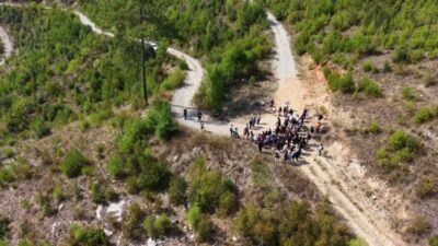 Mersin Büyükşehir Belediyesi’nin desteğiyle Tarsus’ta düzenlenen doğa yürüyüşünde yaklaşık 100