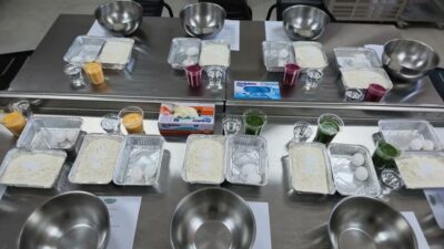 Mersin Büyükşehir Belediyesi bünyesindeki Hamzabeyli Köyümüz Atölye’de, teknik personel eşliğinde