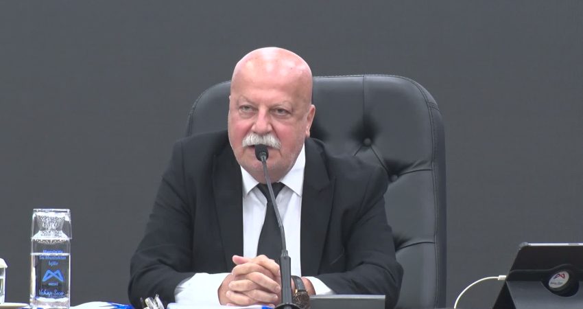 Mersin Büyükşehir Belediyesi Meclisi’nde kabul edilen kararla, annesi veya babası