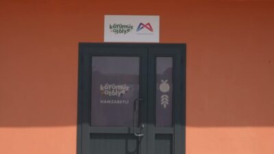 Mersin Büyükşehir Belediyesi’nden Hamzabeyli’de kadınların üretimine destek Mersin Büyükşehir Belediyesi’nin Hamzabeyli Mahallesi’nde hayata geçirdiği "Köyümüz Atölye" projesi,