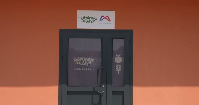 Mersin Büyükşehir Belediyesi’nden Hamzabeyli’de kadınların üretimine destek Mersin Büyükşehir Belediyesi’nin Hamzabeyli Mahallesi’nde hayata geçirdiği "Köyümüz Atölye" projesi,