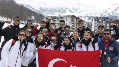Mersin Büyükşehir Belediyesi'nin voleybol kursuna 12 yaşında katılan Cennet İrem