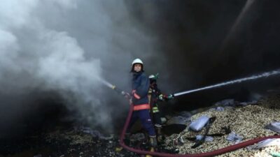 Mersin Büyükşehir Belediyesi İtfaiye Dairesi Başkanlığı, yaklaşık 5 dakikalık müdahale