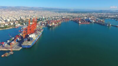 Mersin Valiliği, Mersin Limanı'nda kimyasal madde taşıyan konteynerin üzerine iş