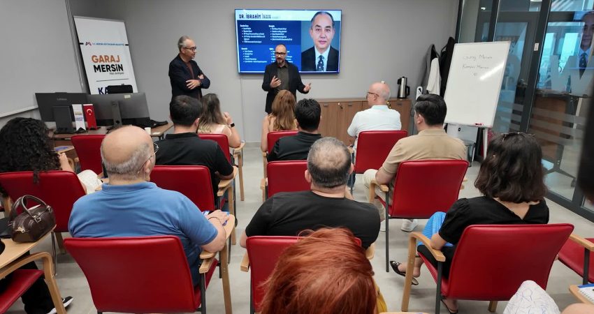 Mersin’de dijitalleşen dünyada liderliğin rolü tartışıldı Mersin Büyükşehir Belediyesi Kariyer Merkezi koordinasyonunda düzenlenen “Dijital Liderler Geliyor”