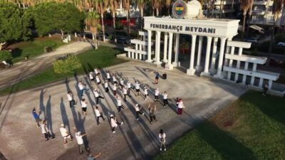 Mersin Büyükşehir Belediyesi, merkez ilçe muhtarlarının katılımıyla sahilde sabah sporu