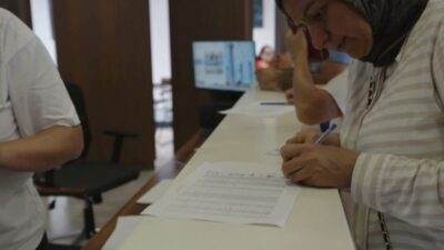 Mezitli Belediyesi, öğrencilerin eğitim hayatına katkı sunmak amacıyla hazırladığı kırtasiye