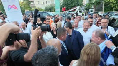 Mersin Büyükşehir Belediye Başkanı Vahap Seçer, "Mezitli Kent Meydanı" projesinin