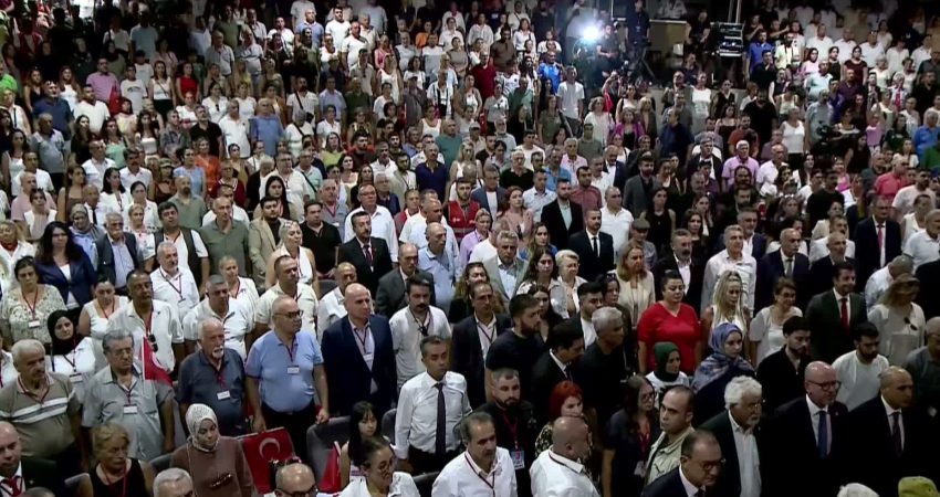 “Milli Bilinç ve Güçlü Türkiye Buluşması”nda konuşan aileler: “Hepimiz buraya adalet arayışı için geldik” CHP Genel Başkanı Kemal Kılıçdaroğlu, “Milli Bilinç ve Güçlü Türkiye