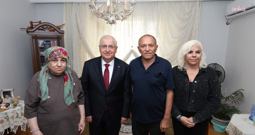 Milli Savunma Bakanı Güler, şehit er Alaattin Buluç’un ailesini ziyaret etti Milli Savunma Bakanı Yaşar Güler, 1995 yılında Diyarbakır’ın Lice ilçesinde