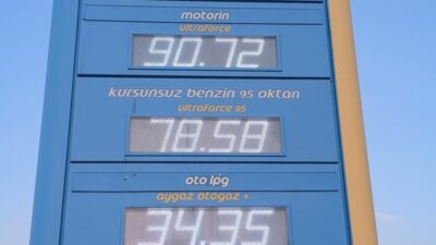 Osmaniye'nin Kadirli ilçesinde, akaryakıta gelen zam çiftçilerin tepkisine neden oldu.
