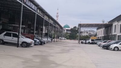 Osmaniye'nin Kadirli ilçesinde traktör ve araba galericileri mazot fiyatından dolayı