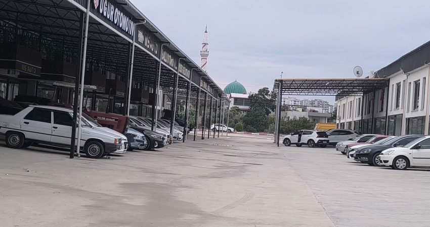 Osmaniye'nin Kadirli ilçesinde traktör ve araba galericileri mazot fiyatından dolayı