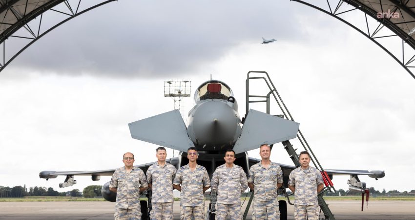 MSB: “Eurofighter Typhoon tedarik projesi kapsamında İngiltere’de uçak bakım tesisleri incelendi” Milli Savunma Bakanlığı (MSB), Hava Kuvvetleri’nin modernizasyonu kapsamında, Birleşik Krallık