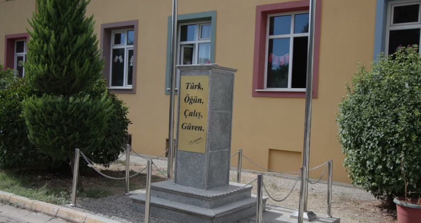 Muğla Büyükşehir Belediyesi, Salih Zeki Gür İlk ve Ortaokulu bahçesindeki