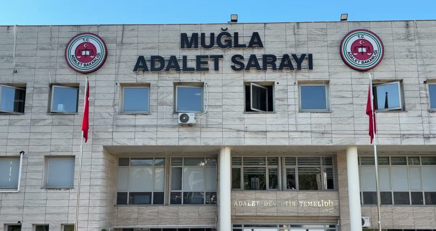 Muğla'nın Datça ilçesi açıklarında, yurt dışına kaçmaya çalışırken teknede yakalanan,