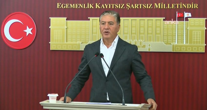 Murat Emir’den fon soruşturmasına ilişkin açıklama: “Hepiniz oradasınız be” YENİ Parti Grup Başkanvekili Murat Emir, fon soruşturmasına ilişkin yaptığı