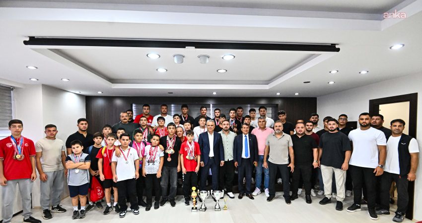 Muratpaşa Belediye Başkanı Uysal, güreşçilerle sezon değerlendirmesi yaptı Muratpaşa Belediye Başkanı Ümit Uysal, Muratpaşa Belediyespor Kulübü’nün güreşçileriyle bir