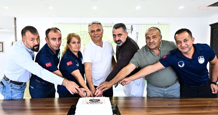 Muratpaşa Belediye Başkanı Ümit Uysal, zabıta personeliyle bir araya geldi.