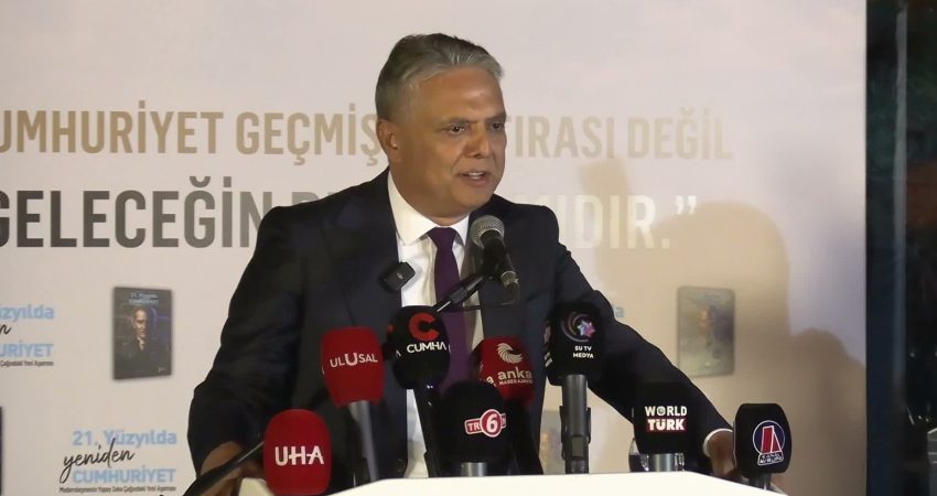 Muratpaşa Belediye Başkanı Uysal’dan “21. Yüzyılda Yeniden Cumhuriyet” kitabı tanıtımı Muratpaşa Belediye Başkanı Ümit Uysal, kaleme aldığı "21. Yüzyılda Yeniden