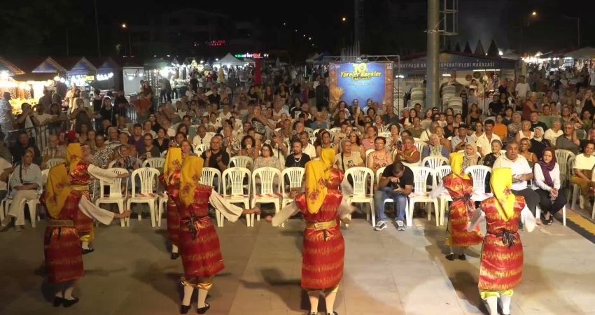 Muratpaşa Belediyesi’nin 10. Yöreler Renkler Festivali’nde Güneydoğu rüzgarı esti Muratpaşa Belediyesi tarafından bu yıl 10'uncusu gerçekleştirilen Yöreler Renkler Festivali'nin ikinci