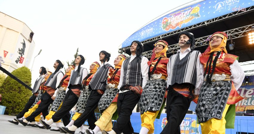 Muratpaşa’da “10. Yöreler Renkler Festivali” için geri sayım başladı Muratpaşa Belediyesi tarafından düzenlenen "Yöreler Renkler Festivali", bu yıl