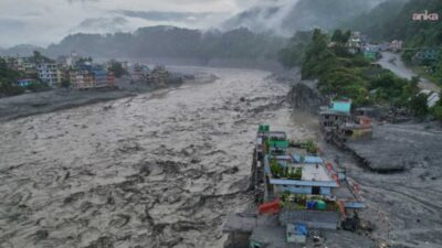 Nepal'de yaklaşık bir hafta önce meydana gelen sel ve toprak