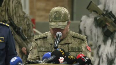 Orgeneral Bayraktaroğlu: TSK her türlü harekatı icra edebilecek kabiliyete sahiptir Genelkurmay Başkanı Orgeneral Selçuk Bayraktaroğlu, "Türkiye güvenlik mimarisinin vazgeçilmez bir