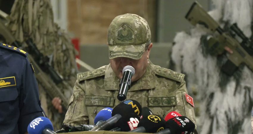 Orgeneral Bayraktaroğlu: TSK her türlü harekatı icra edebilecek kabiliyete sahiptir Genelkurmay Başkanı Orgeneral Selçuk Bayraktaroğlu, "Türkiye güvenlik mimarisinin vazgeçilmez bir