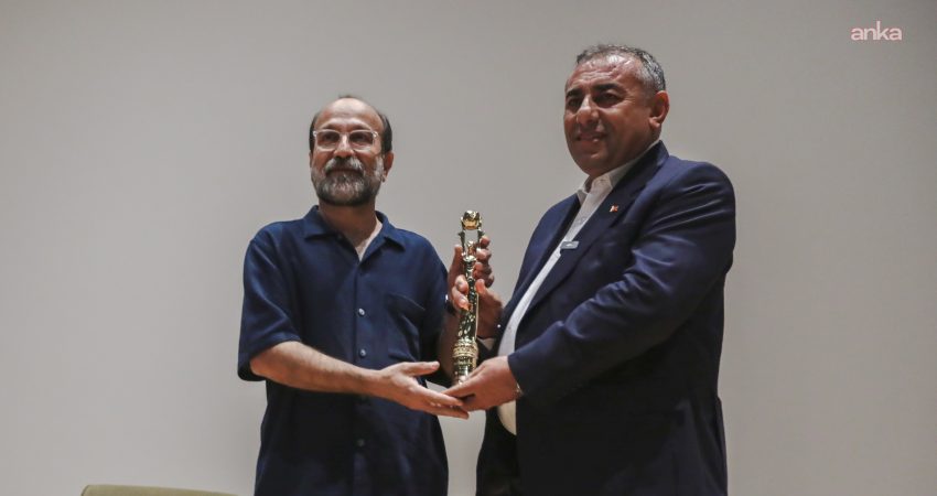 Oscar sahibi İranlı yönetmen Farhadi: “Sinema bir yarış alanı değildir” Oscar ödüllü İranlı yönetmen Asghar Farhadi, Adana Altın Koza’da sinemaya