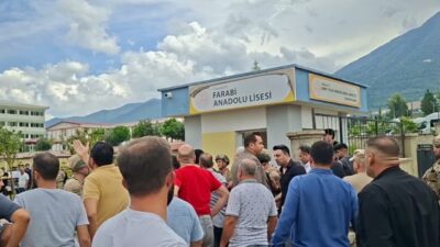 Osmaniye Merkez Çardak Köyü Farabi Anadolu Lisesi'nde edebiyat öğretmeni Mehmet