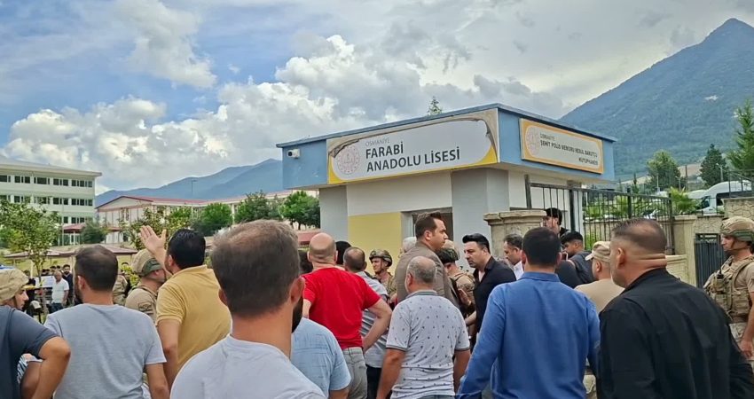 Osmaniye Merkez Çardak Köyü Farabi Anadolu Lisesi'nde edebiyat öğretmeni Mehmet