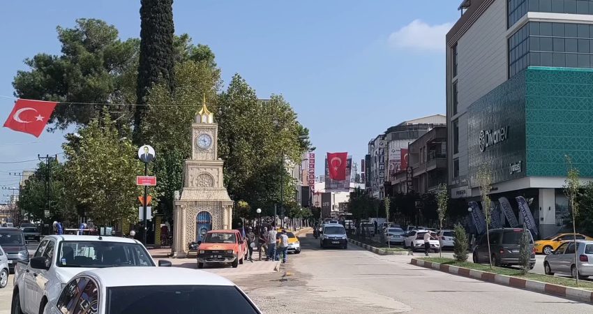 Osmaniye'nin Kadirli ilçesinde yaşayan vatandaşlar, en büyük banknot olan 200