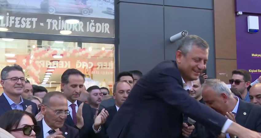 YENİ Parti Genel Başkanı Özgür Özel, Ardahan’daki esnaf ziyareti ve