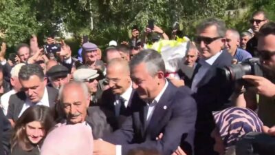YENİ Parti Genel Başkanı Özgür Özel, Ardahan Çamlıçatak Köyü'nde kadınlarla bir