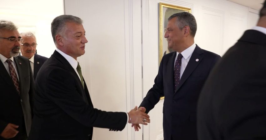 Özgür Özel, Birleşik Kamu-İş Konfederasyonu Genel Başkanı Orhan Yıldırım ile görüştü YENİ Parti Genel Başkanı Özgür Özel, YENİ Parti Genel Merkezi’ndeki