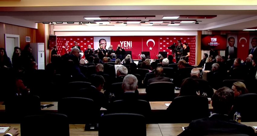 Özgür Özel: “‘Bu iktidar iktidarda dursun, ben Atatürk’ün partisinde muhalefetin başında durayım’ derseniz millet alır, böyle yüzde 3’e bırakır” YENİ Parti Genel Başkanı Özgür Özel, "Bu millet Atatürk'ün partisine