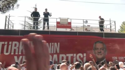 YENİ Parti Genel Başkanı Özgür Özel, Kırklareli'nde partisinin yeni otobüsü