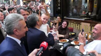 YENİ Parti Genel Başkanı Özgür Özel, Bursa’da esnaf ziyaretinde yurttaşların