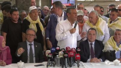 YENİ Parti Genel Başkanı Özgür Özel, Manisa Hacıhaliller Mahallesi'nde üzüm üreticileriyle