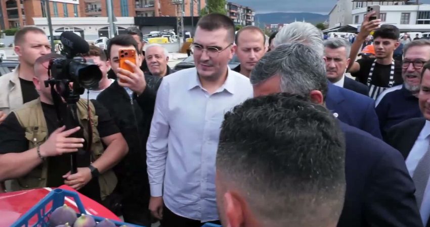 YENİ Parti Genel Başkanı Özgür Özel, Bursa’da incir üreticileriyle bir