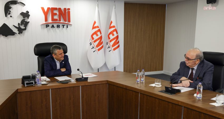 YENİ Parti Genel Başkanı Özgür Özel, partisinin genel merkezinde Kafkas
