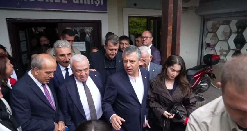 YENİ Parti Genel Başkanı Özgür Özel, tutuklanarak görevden uzaklaştırılan Bursa
